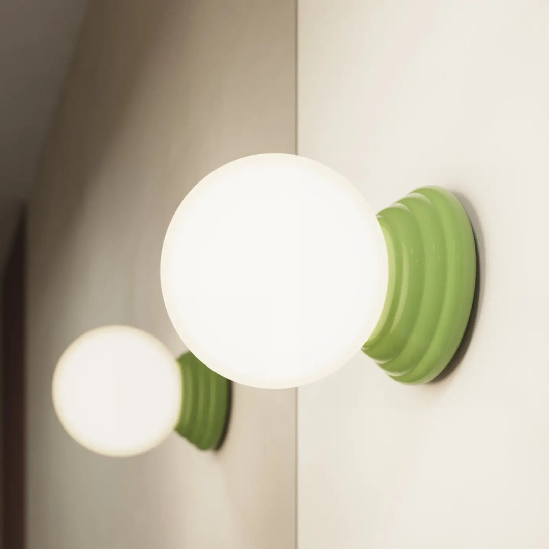 Plafonnier zori vert en céramique avec globe en verre dépoli blanc pour une belle décoration et qualités esthétiques