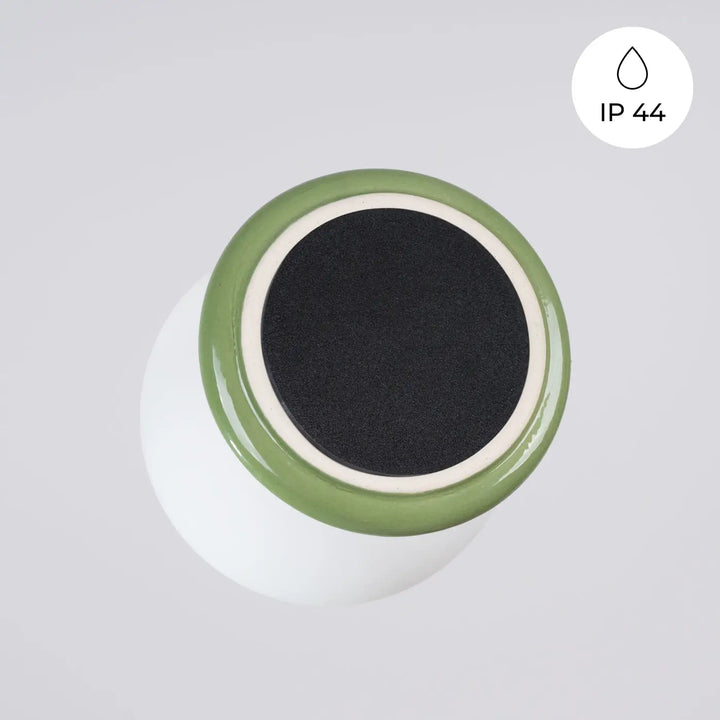 Plafonnier ZORI vert en céramique olive brillant avec bord blanc et intérieur noir pour une belle décoration lampe zori