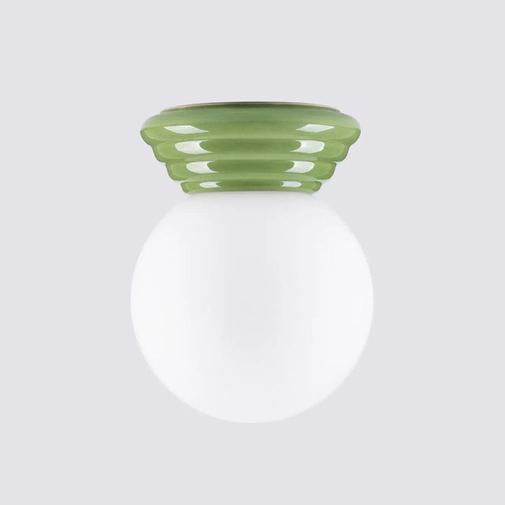 Plafonnier zori vert avec base en céramique olive mate et globe en verre opale blanc pour belle décoration et qualités esthétiques