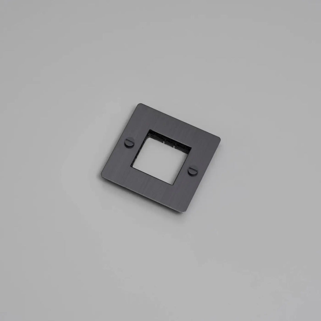 Plaque de finition Wall Plate 1 poste sans logo, finition bronze fumé #couleur_gris