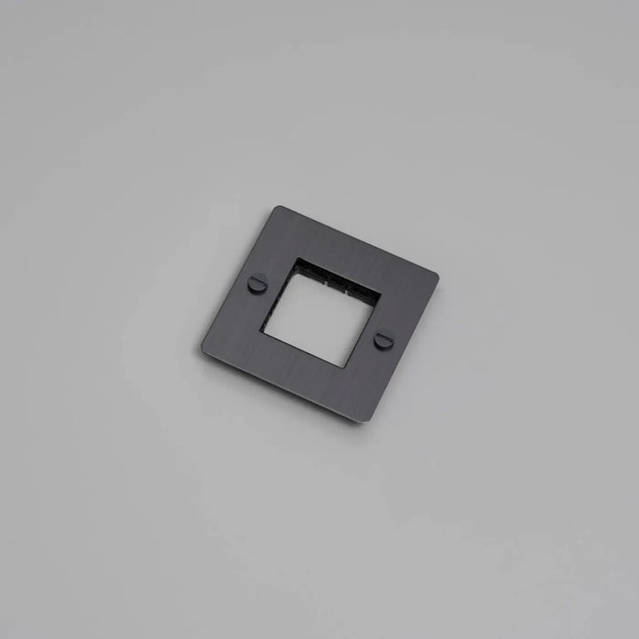 Plaque de finition Wall Plate 1 poste sans logo, finition bronze fumé #couleur_gris