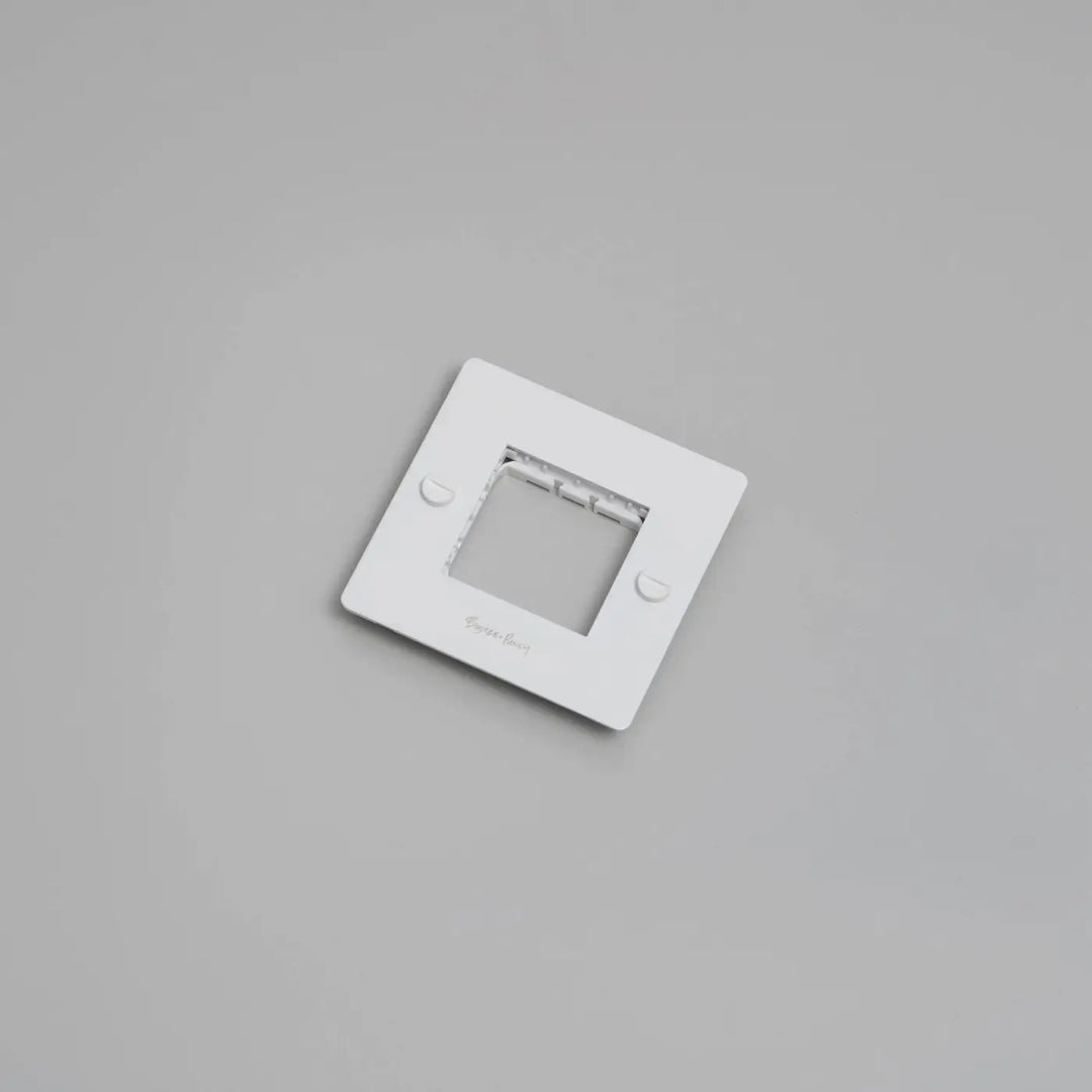 Plaque de finition Wall Plate 1 poste avec logo blanche #couleur_blanc