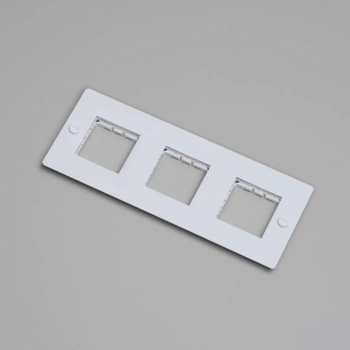 Plaque de finition Wall Plate 3 postes horizontale sans inserts, finition blanche #couleur_blanc