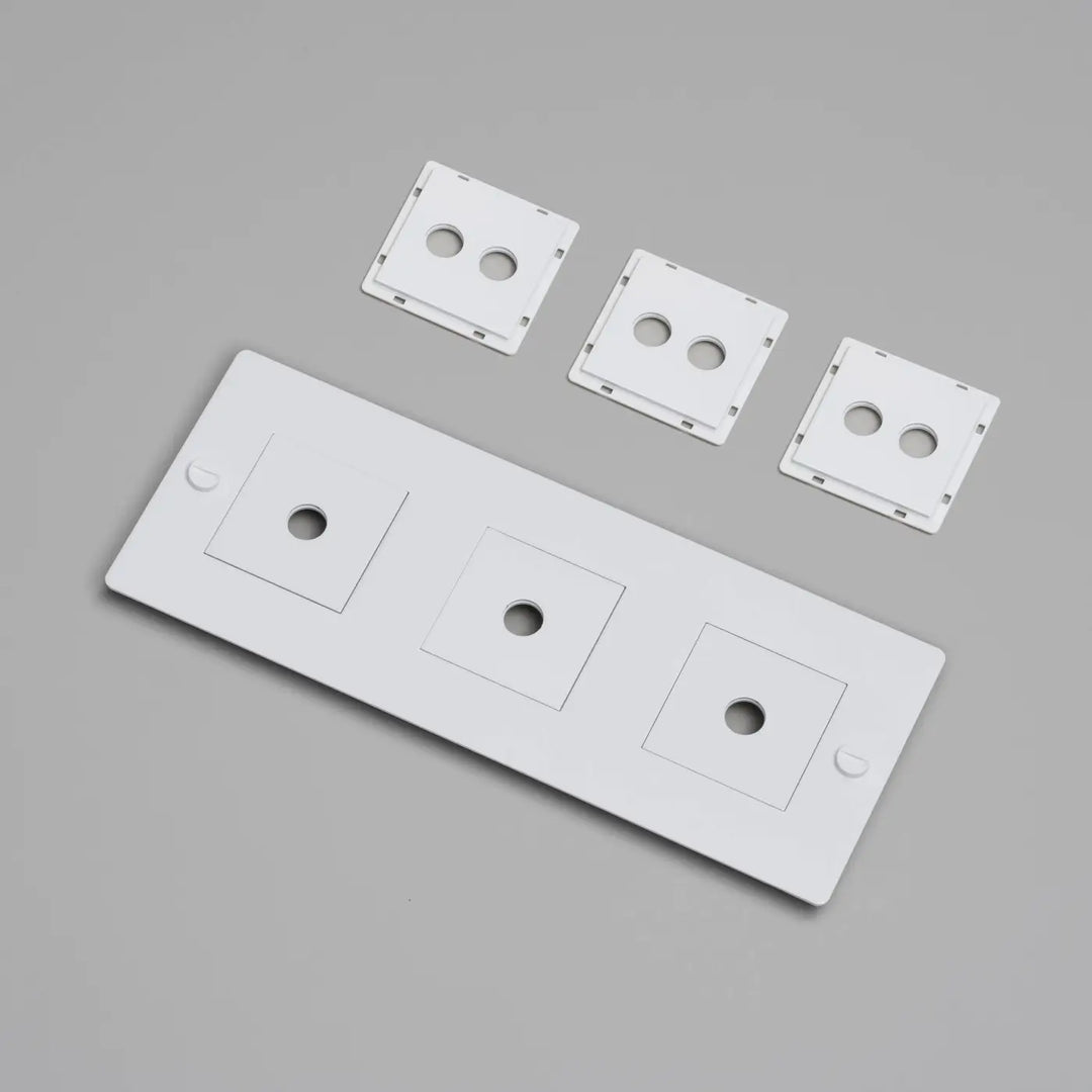 Plaque de finition Wall Plate 3 postes horizontale avec inserts, finition blanche #couleur_blanc