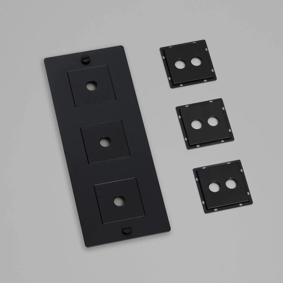 Plaque de finition Wall Plate 3 postes verticale avec inserts, finition noire #couleur_noir