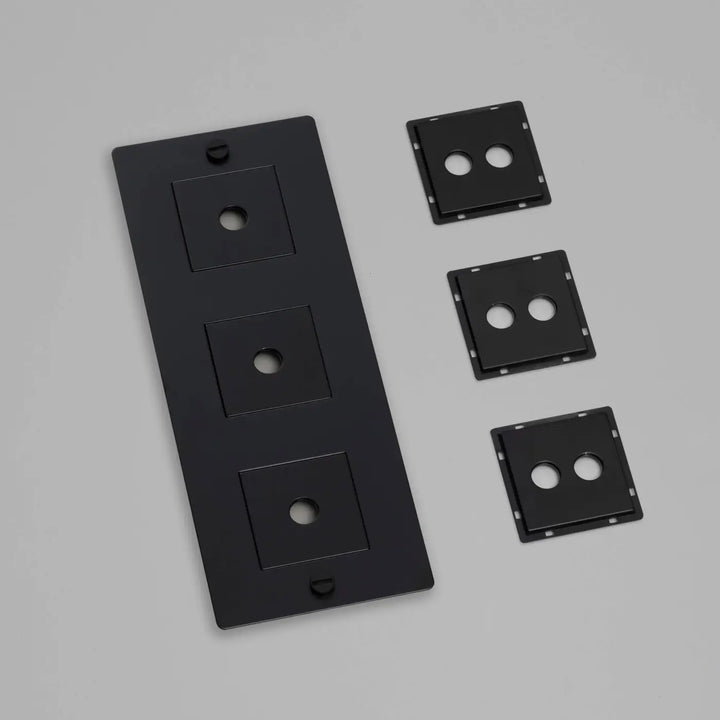 Plaque de finition Wall Plate 3 postes verticale avec inserts, finition noire #couleur_noir