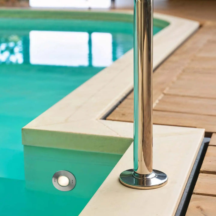 Projecteur de piscine Edel de Faro Barcelona en situation