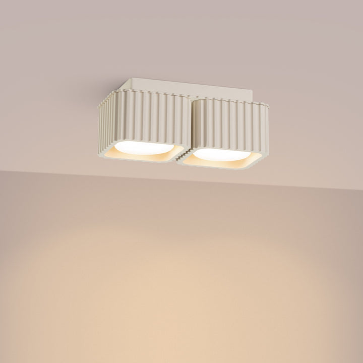 Plafonnier Riff beige carré en aluminium, allumé