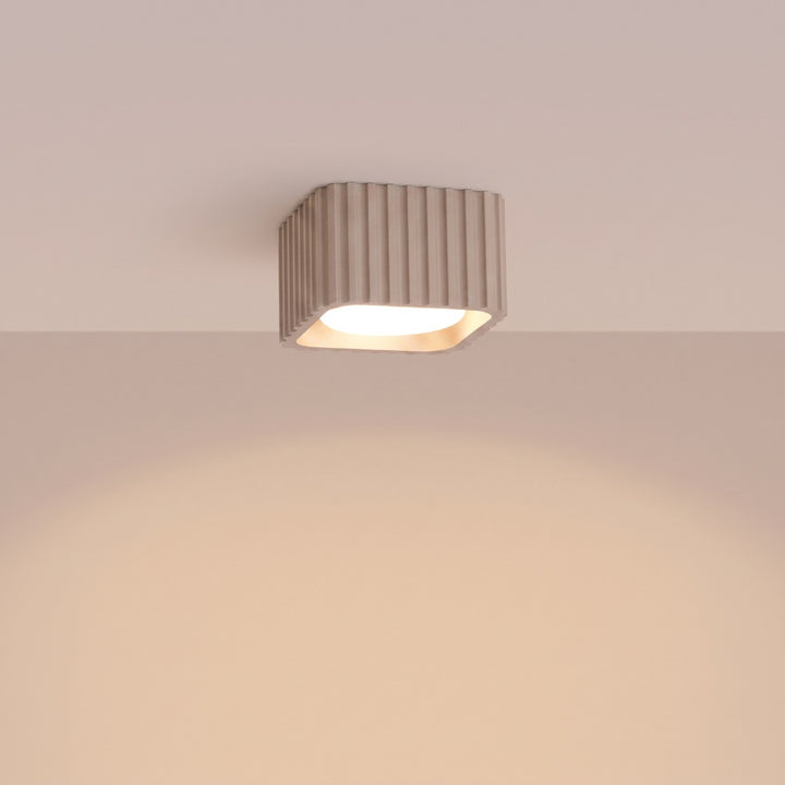 Plafonnier Riff taupe carré en aluminium, allumé