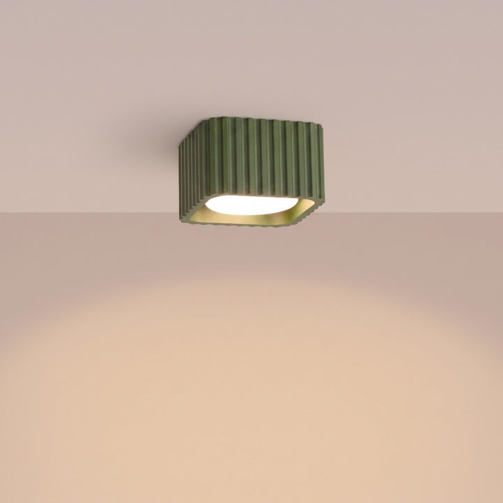 Plafonnier Riff vert olive carré en aluminium, allumé