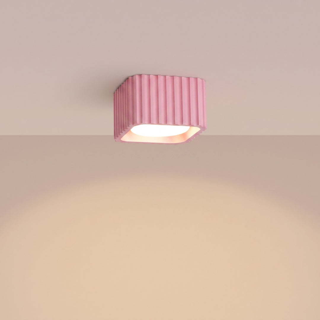 Plafonnier Riff rose carré en aluminium, allumé