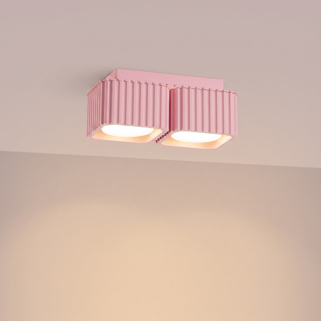 Plafonnier Riff rose carré en aluminium, allumé