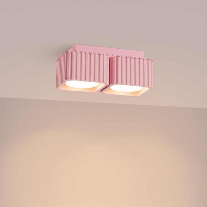 Plafonnier Riff rose carré en aluminium, allumé