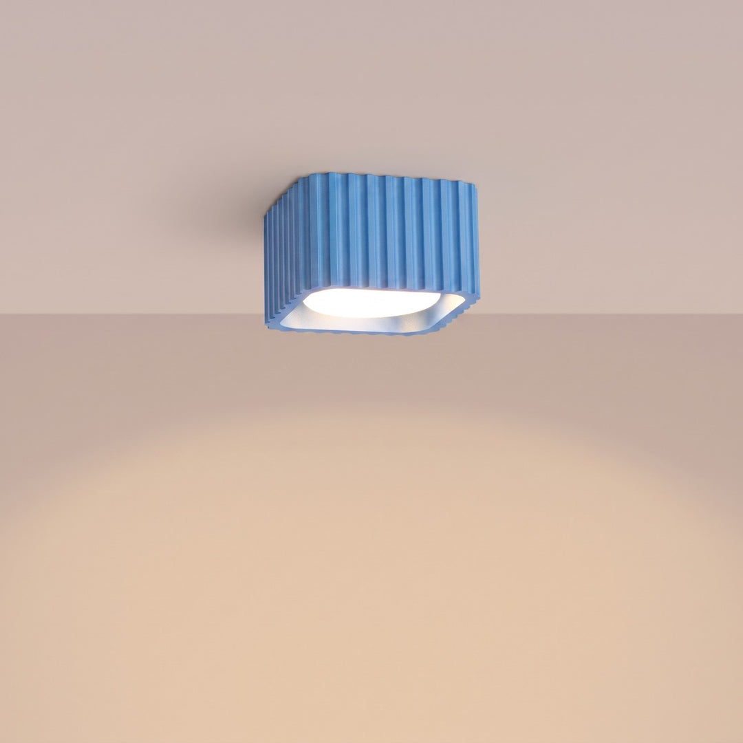 Plafonnier Riff bleu azur carré en aluminium, allumé