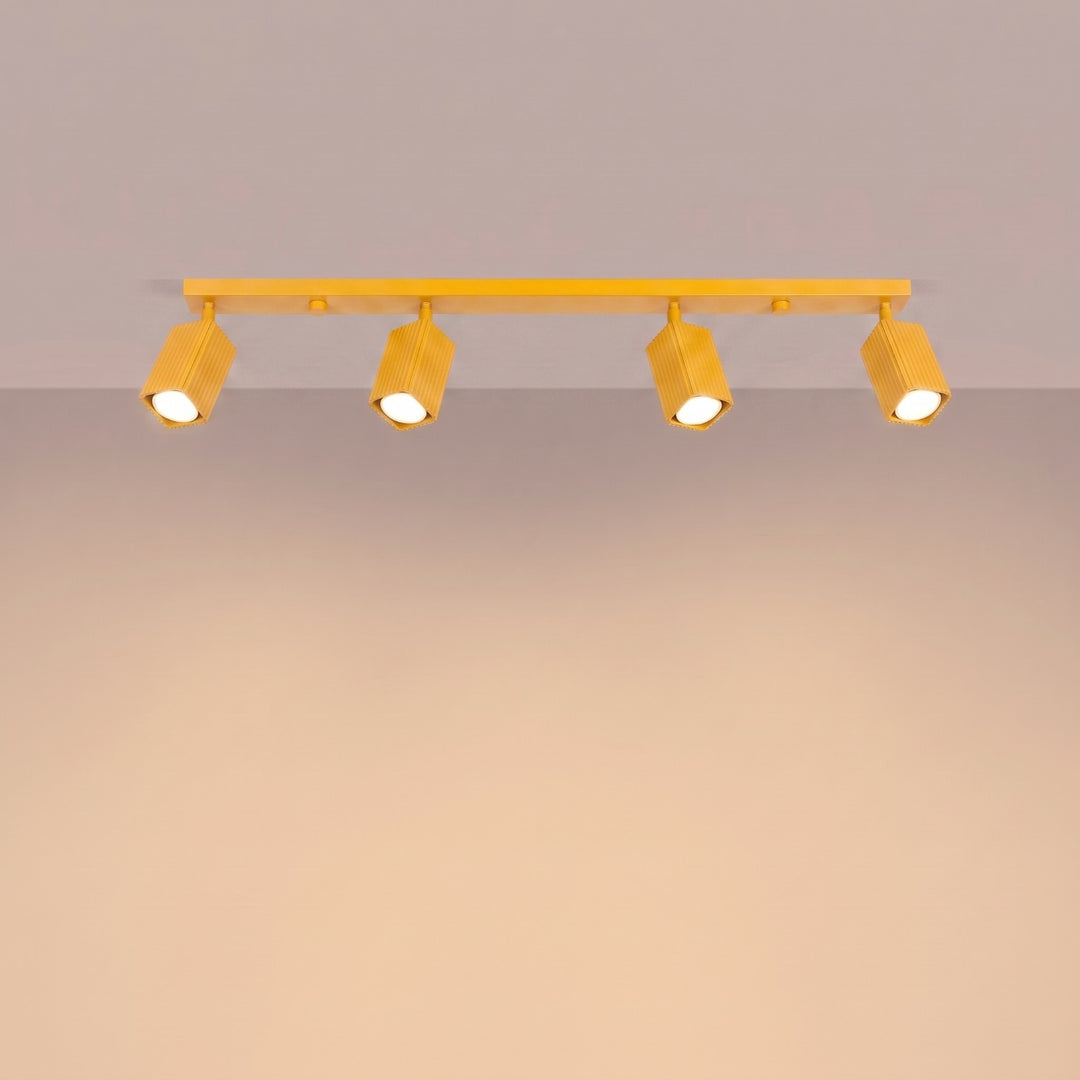 Plafonnier Rayo jaune en rampe à spots orientables, allumé