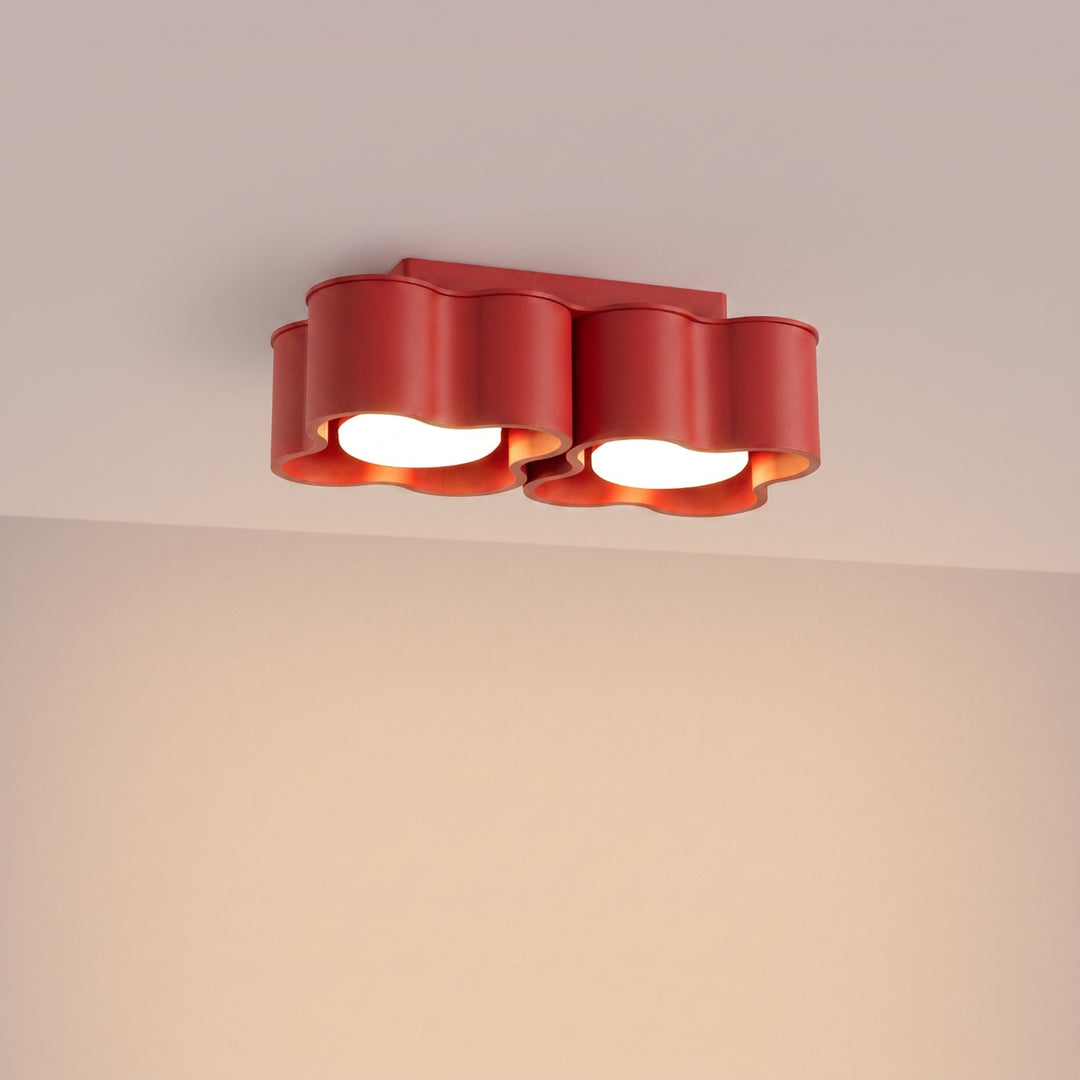 Plafonnier Ovio rouge en aluminium, allumé