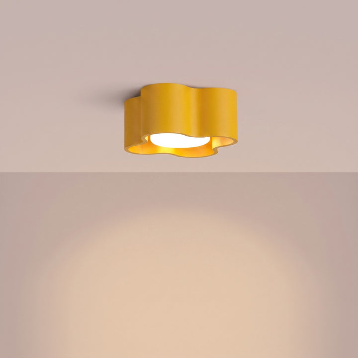 Plafonnier Ovio jaune en aluminium, allumé