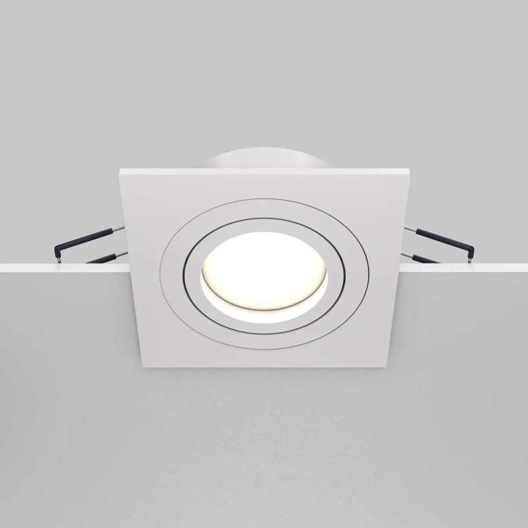 Spot encastrable carré blanc avec lentille en verre dépoli circulaire et cadre métallique, culot gu10 adapté