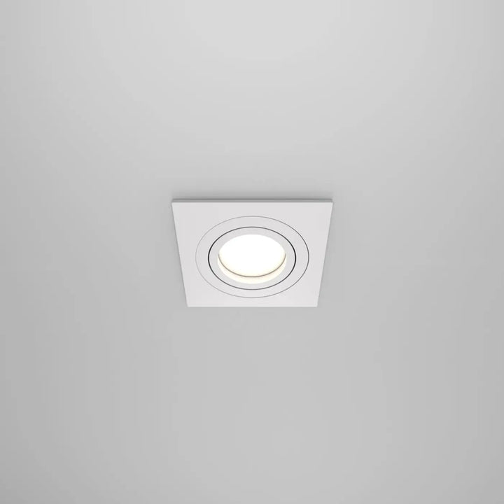 Spot encastrable blanc avec cadre carré et centre circulaire lumineux équipé d’un culot gu10 pour éclairage moderne