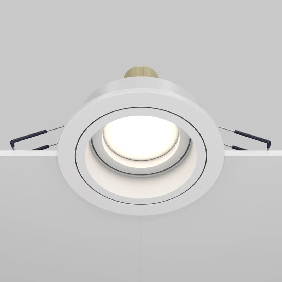 Spot encastrable atom avec tête pivotante noire et base dorée pour faux plafond en éclairage design rond