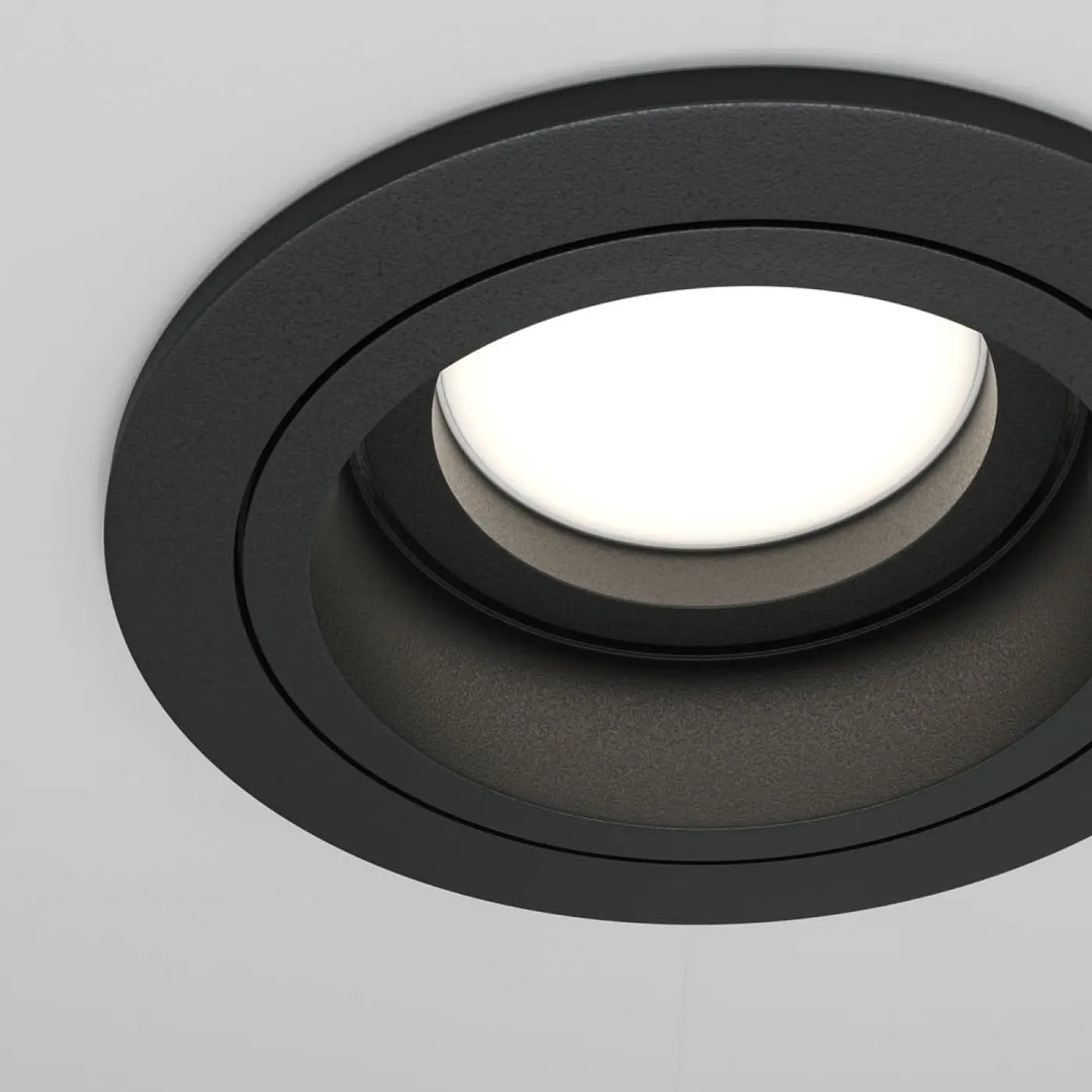 Spot encastrable atom rond en retrait avec finition mate noir et centre lumineux blanc pour faux plafond