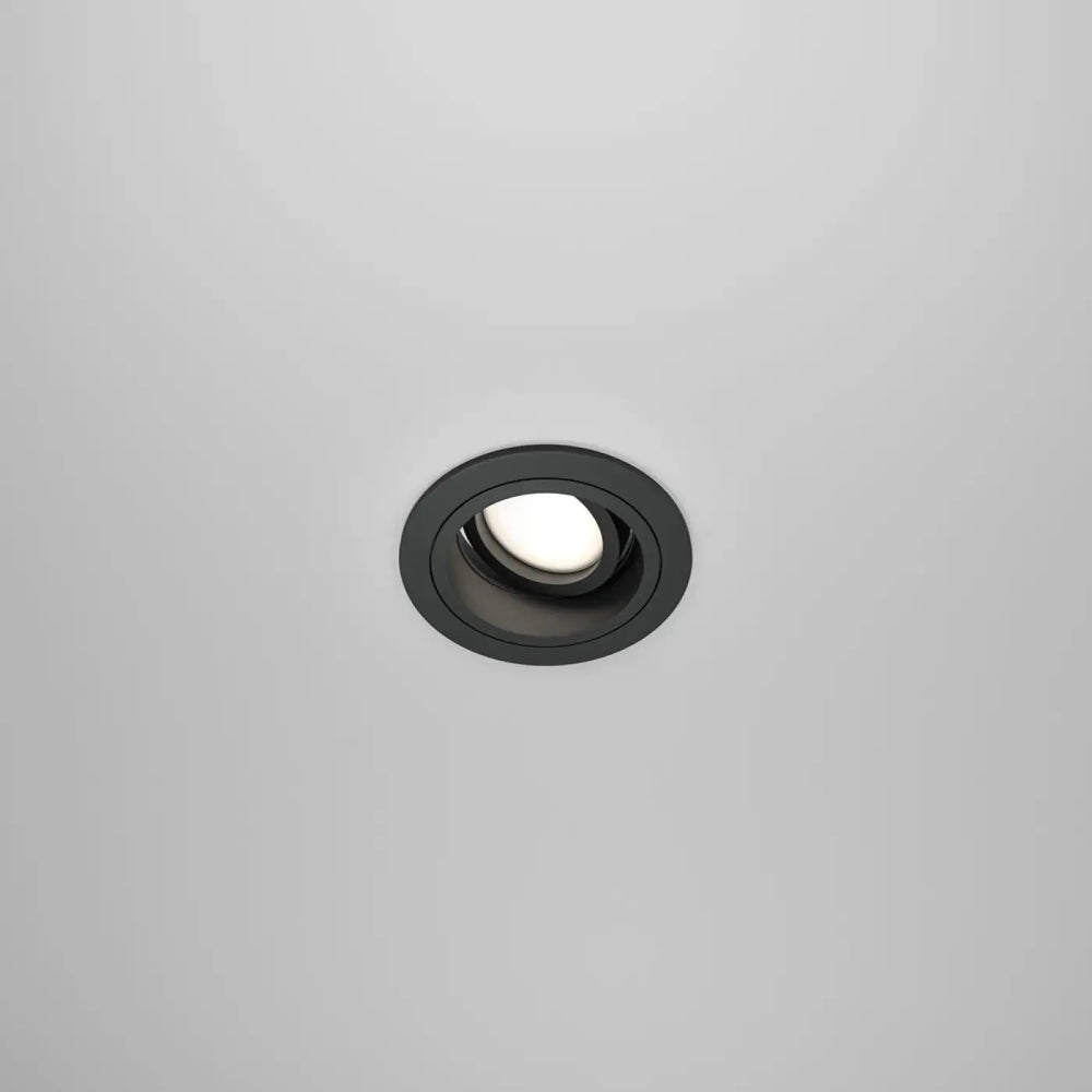 Spot encastrable atom rond en retrait avec tête pivotante noir pour installation dans faux plafond avec led blanc éclatant