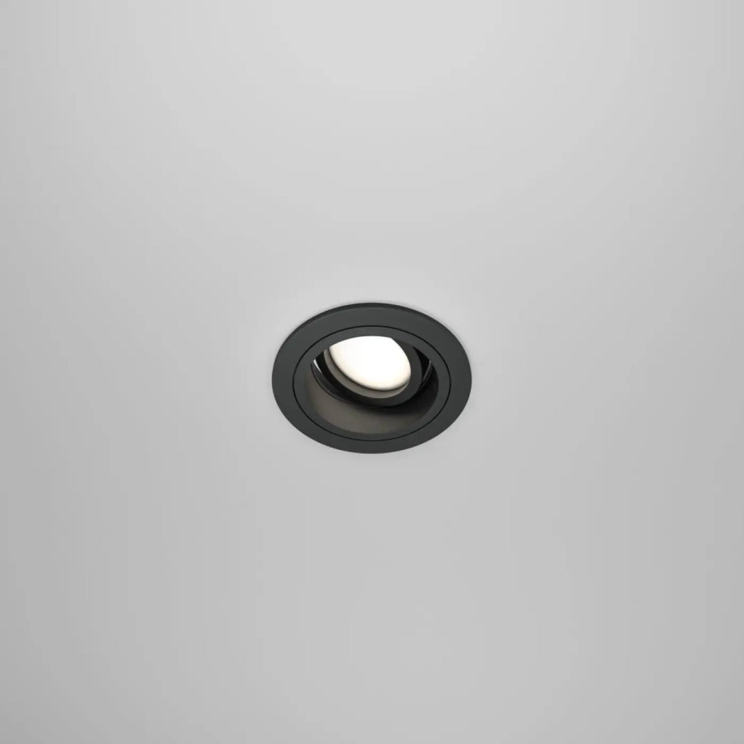 Spot encastrable atom rond en retrait avec tête pivotante noir pour installation dans faux plafond avec led blanc éclatant