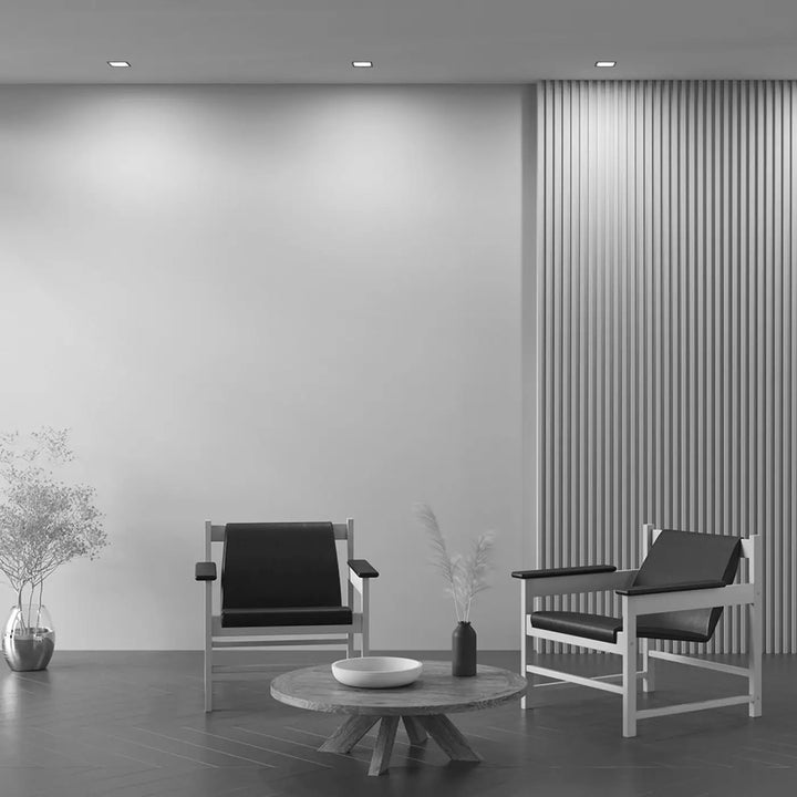 Minimalist blanc spot encastrable dot avec fauteuils noirs en cuir et cadre blanc design carré cône profond