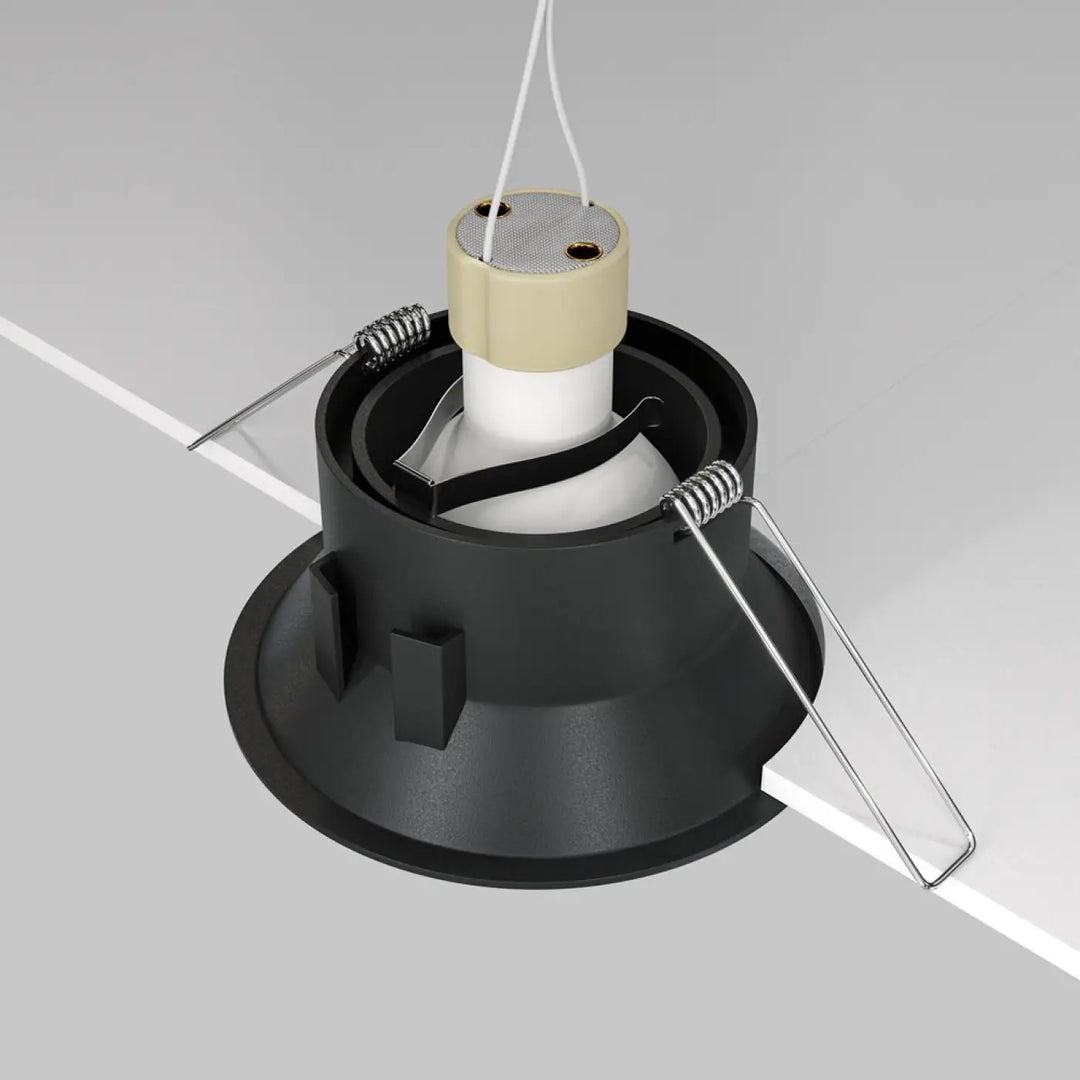 Spot encastrable dot rond avec composant interne beige et blanc et finition noire pour éclairage intégré moderne