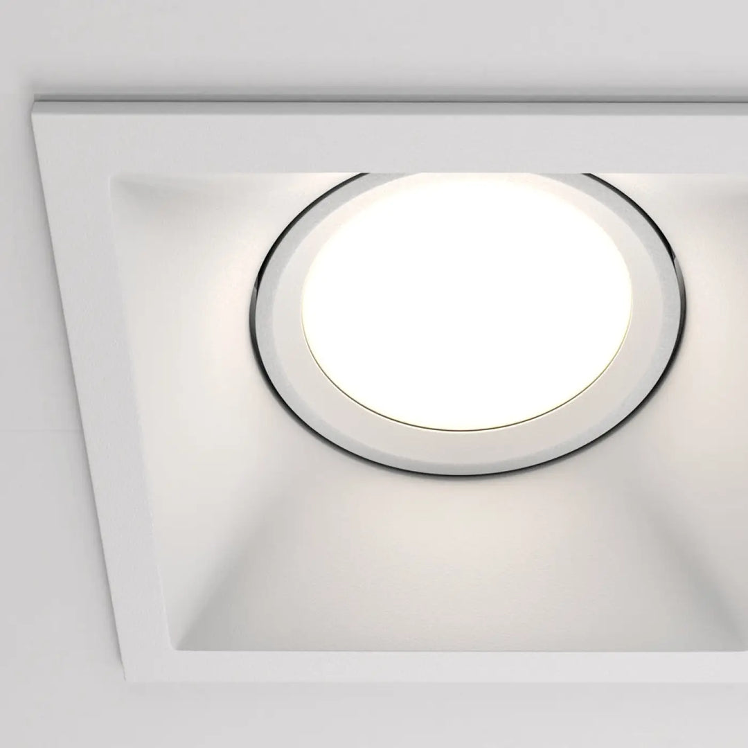 Spot encastrable double blanc avec centre lumineux circulaire doux et finition métallique élégante modèle dot double