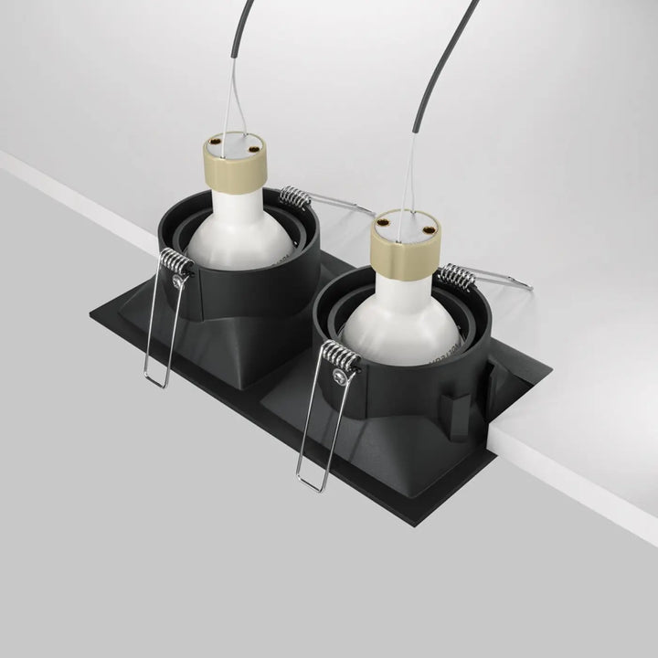 Spot encastrable dot double noir avec double ampoule blanche et caches beige pour éclairage encastré plafond