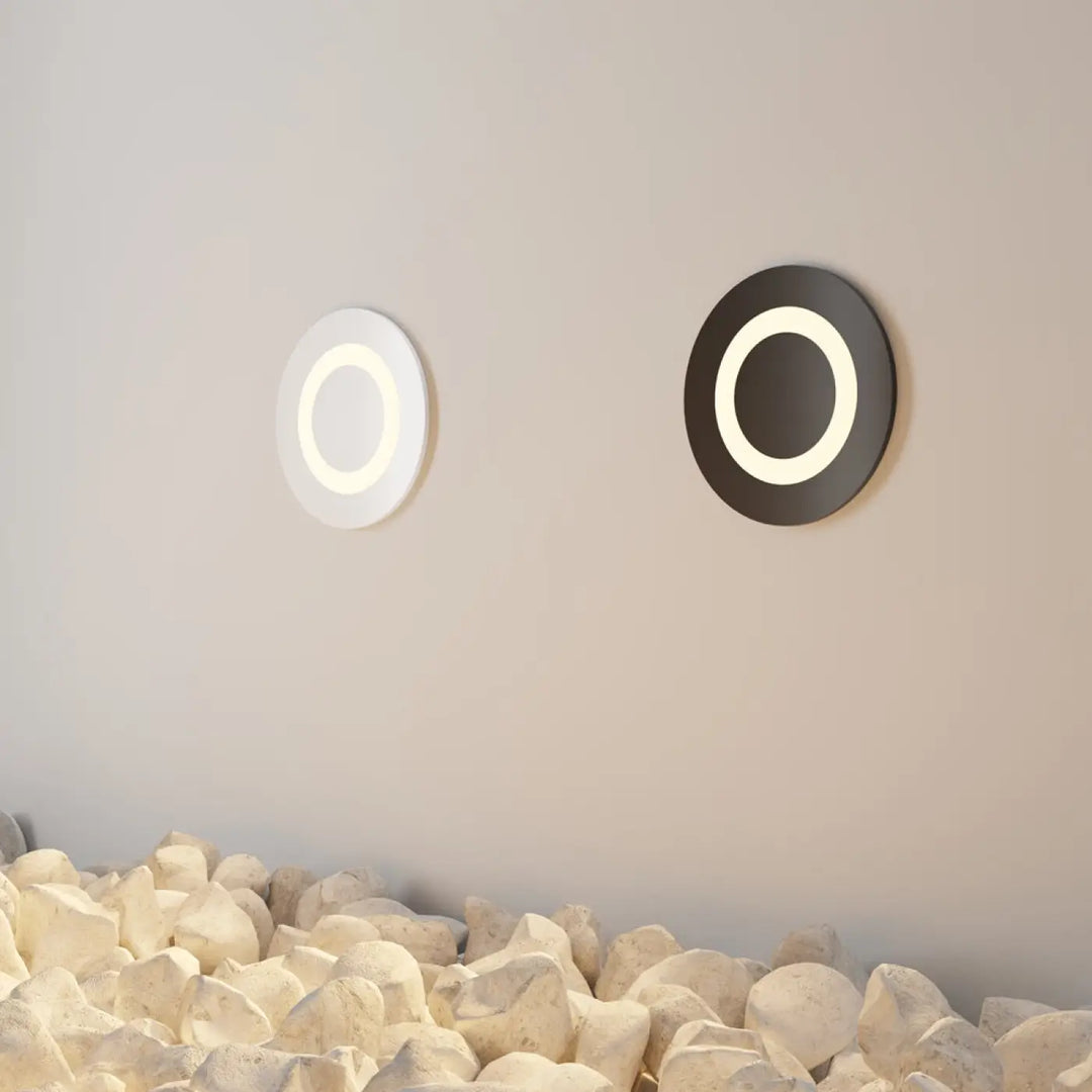 Spot encastrable limo led avec deux appliques murales circulaires blanche et noire et indice ip65 pour éclairage doux