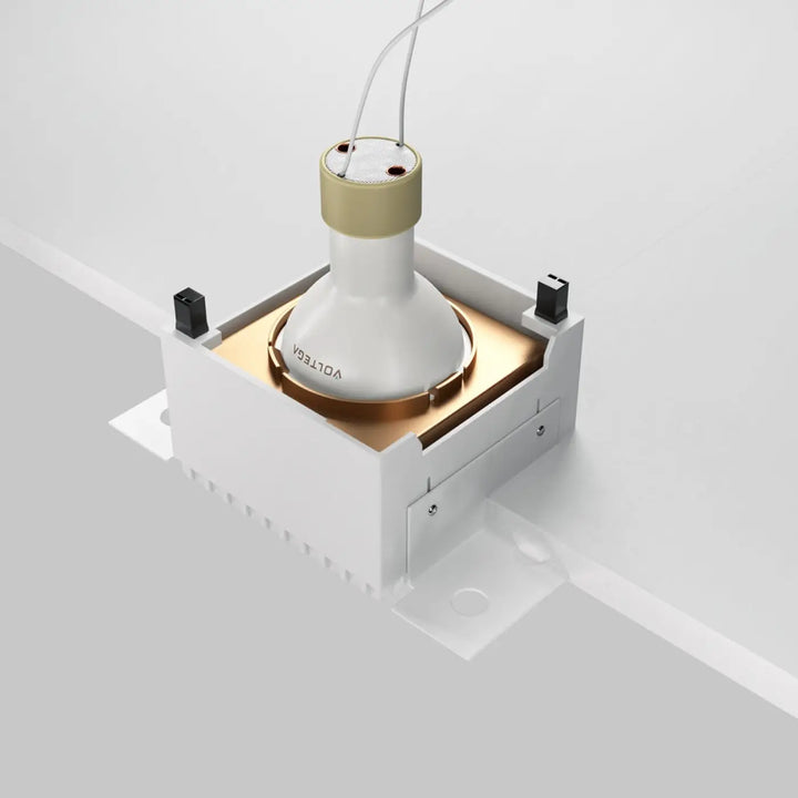 Spot | SHARE carré luminaire encastré blanc et or avec finition dorée en acier doré et touche précieuse design moderne