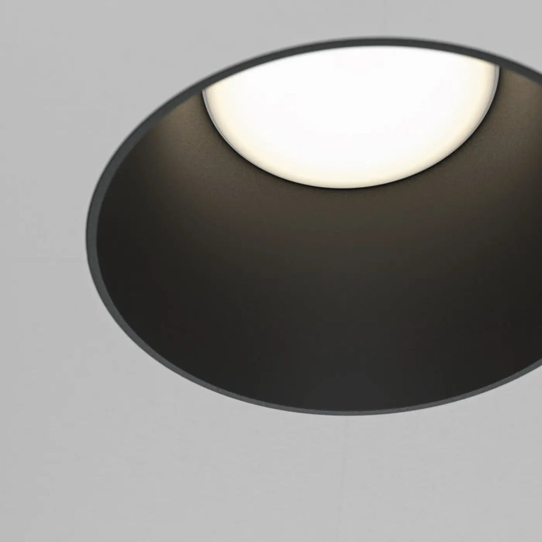 Spot encastré share noir mat avec panneau led circulaire blanc diffus pour éclairage en plafond encastré