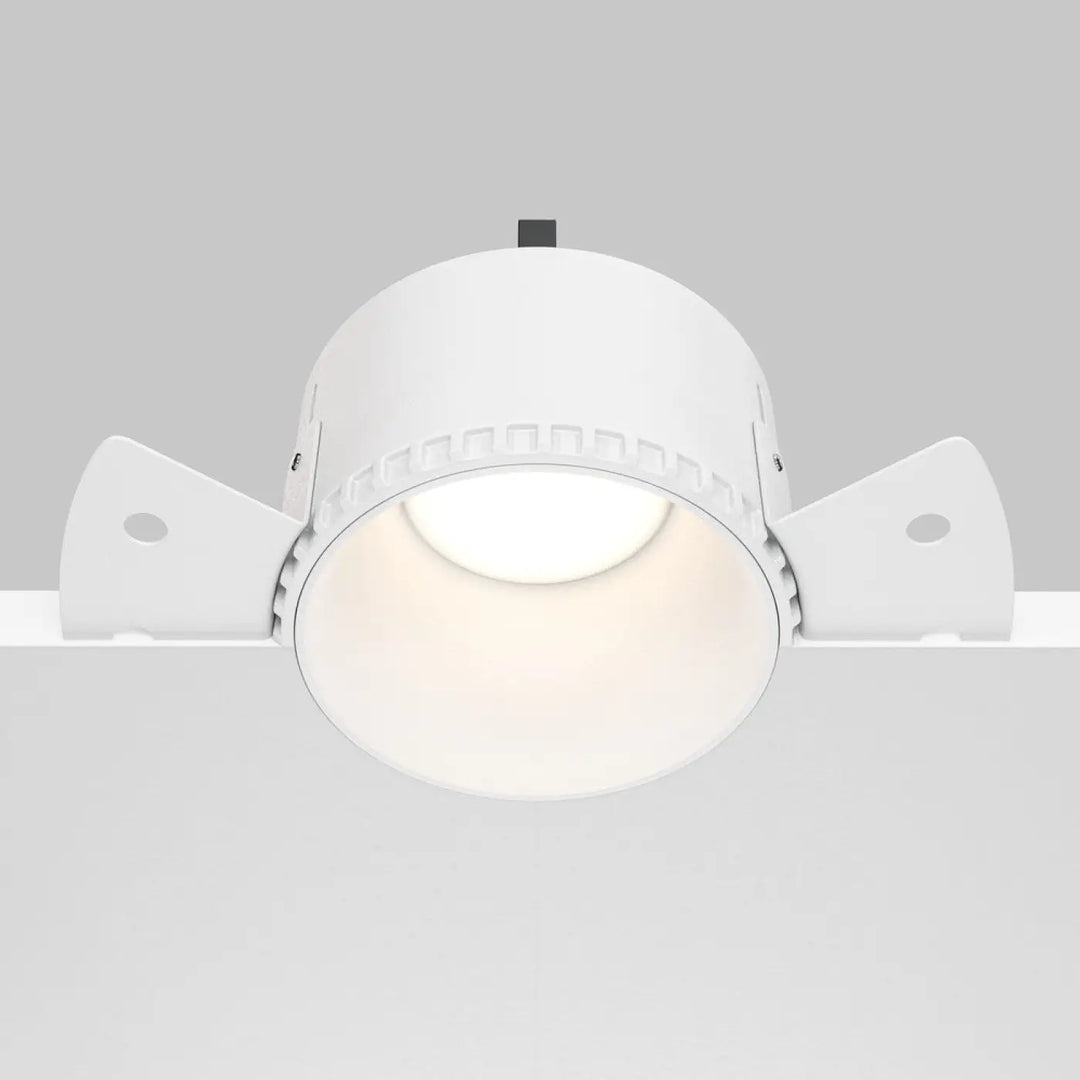 Spot encastré share blanc avec design moderne et fixations ajustables pour installation encastrée optimale