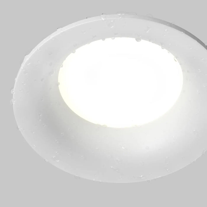 Spot encastré blanc rond discret avec diffuseur en verre dépoli pour éclairage général au plafond