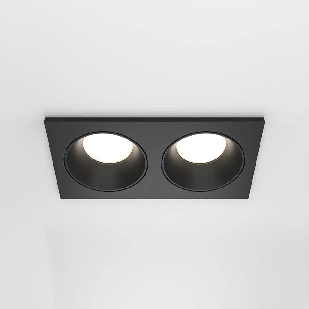 Spot zoom double lumière encastrée rectangulaire noire avec deux projecteurs circulaires éclairés