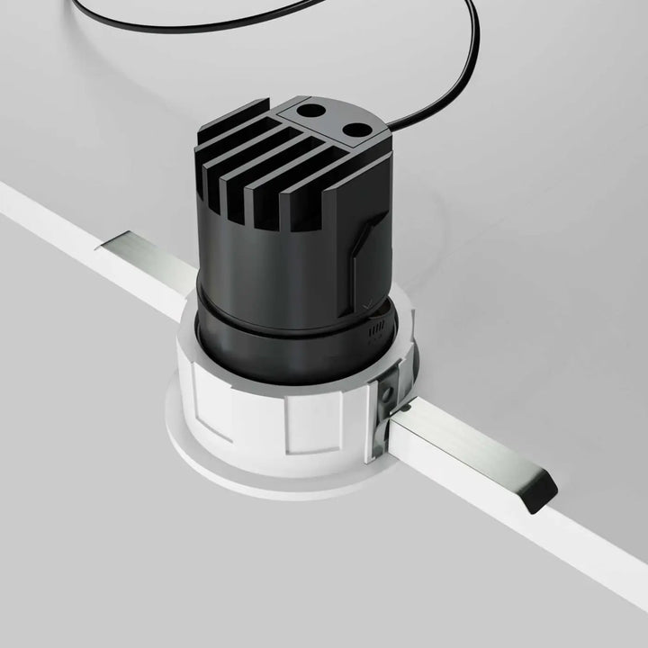 Spot led encastré noir et blanc avec dissipateur thermique nervuré conçu pour led intégrée orientable wise