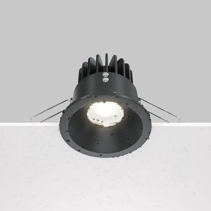 Spot led encastré noir mat avec indice ip65 blanc chaud et boîtier en ailerons dissipateurs intégrés mountings visibles