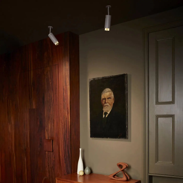 Spot Exhaust Pierre finition laiton dans un intérieur #couleur_dor