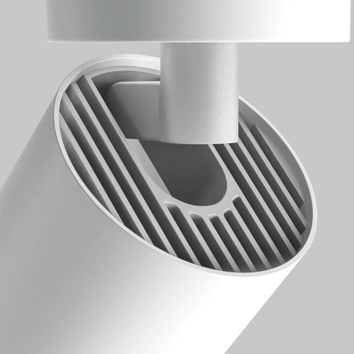 Spot focus zoom blanc avec design moderne cylindrique et faisceau réglable grâce aux lamelles verticales du diffuseur