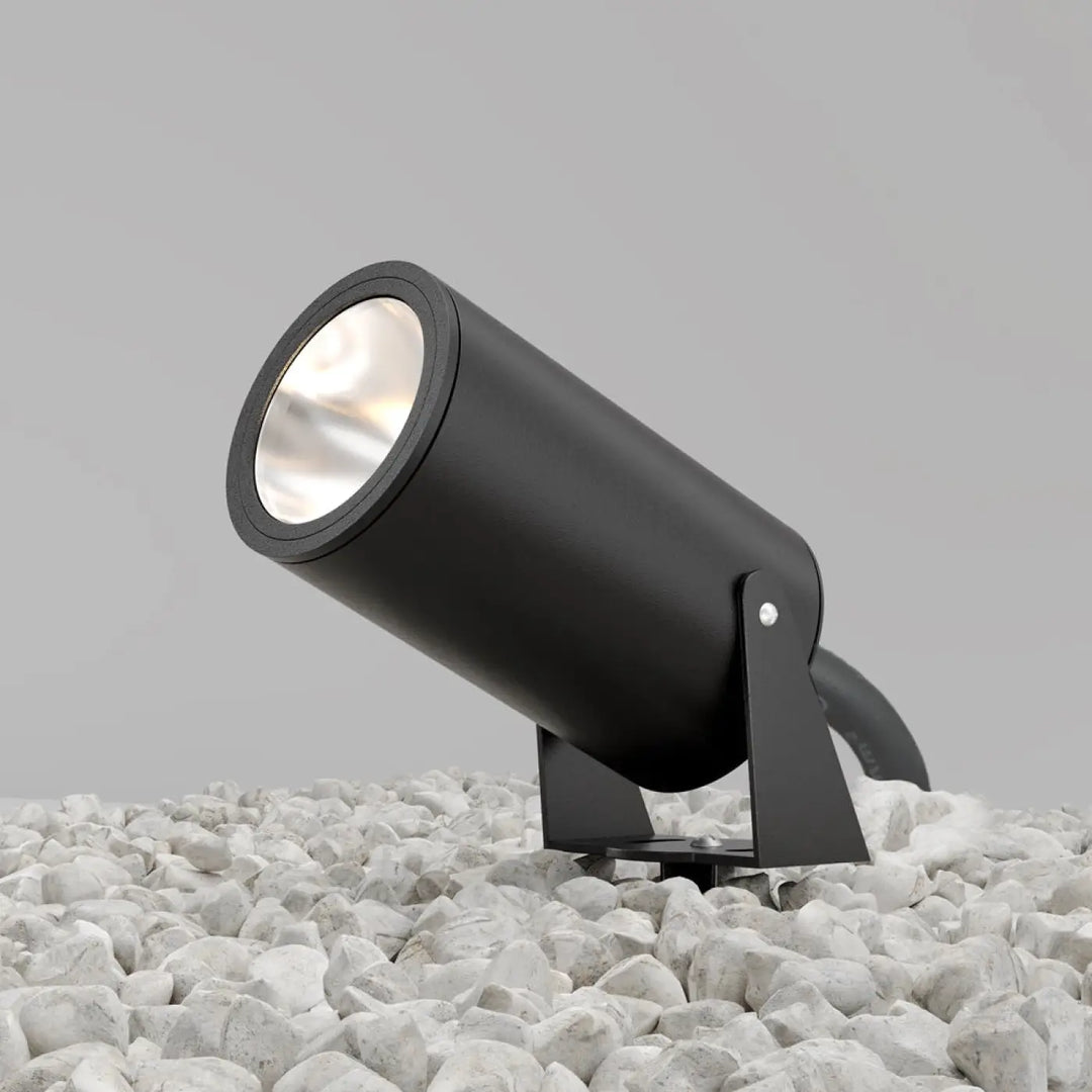 Spot piquet extérieur bern en aluminium noir mat avec tête orientable et support réglable pour éclairage extérieur