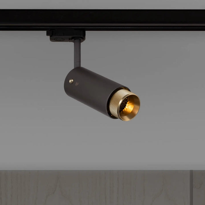 Spot sur rail Exhaust à gravure quadrillée Graphite, finition laiton #couleur_dor