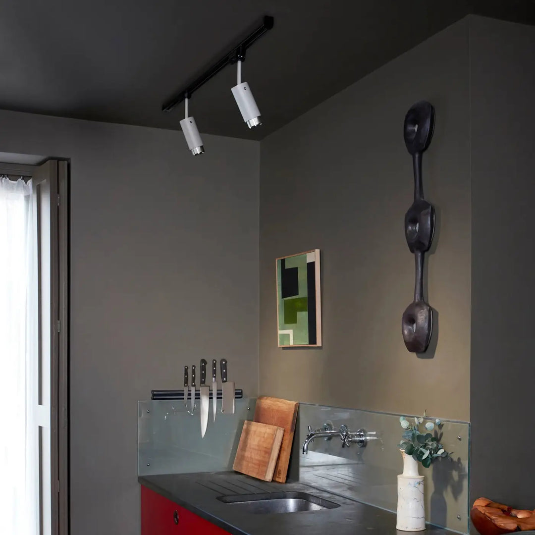 Spot sur rail Exhaust dans un intérieur #couleur_argent
