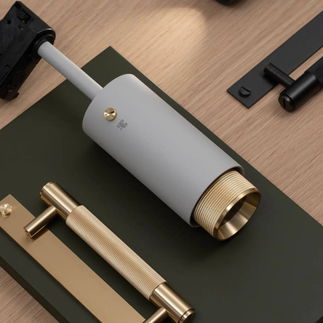 Spot Exhaust à gravure quadrillée, finition laiton, vue à plat #couleur_dor