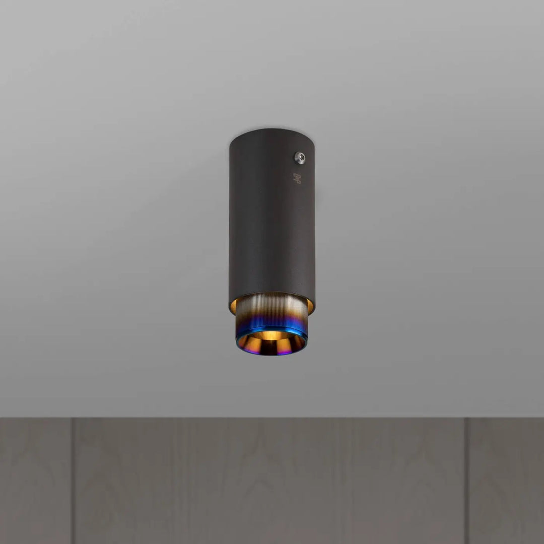Spot en saillie Exhaust à gravure alignée Graphite, détails en acier brûlé #couleur_multicolore