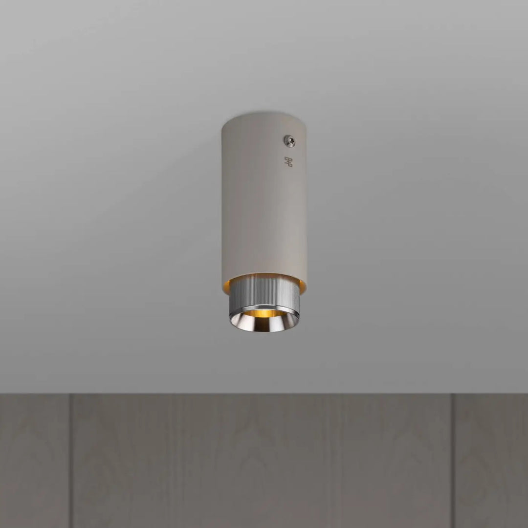 Spot en saillie Exhaust à gravure alignée Pierre, détails en acier #couleur_argent