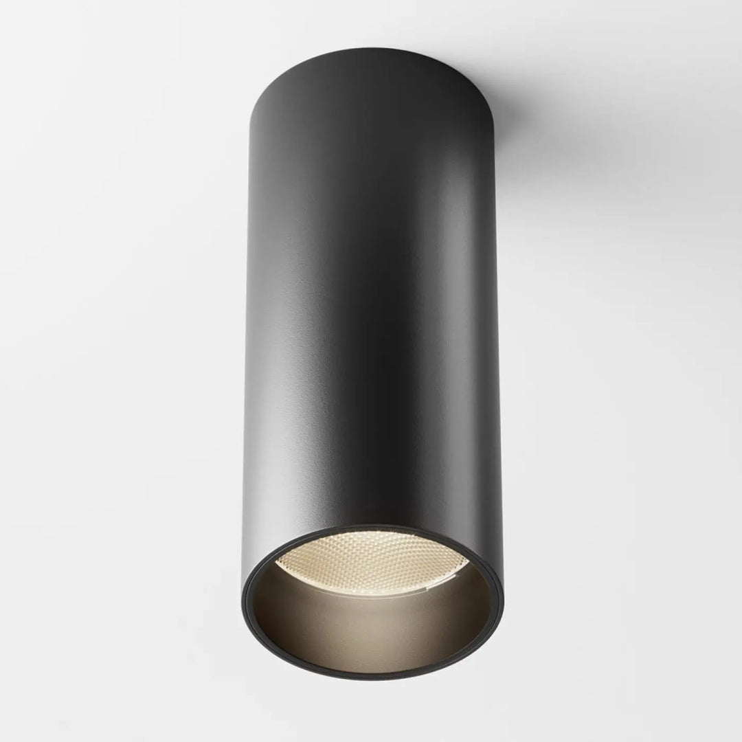 Spot focus led cylindre noir mat avec intérieur doré texturé led intégrée version dimmable pour plafond encastré