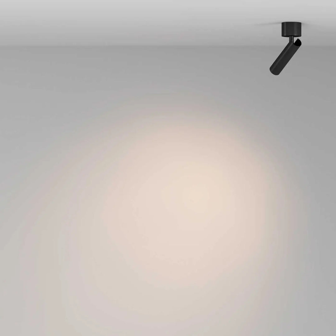 Spot focus t led en finition noire mate avec design angulaire ultra-fin et base ronde adaptée pour éclairage sur rail