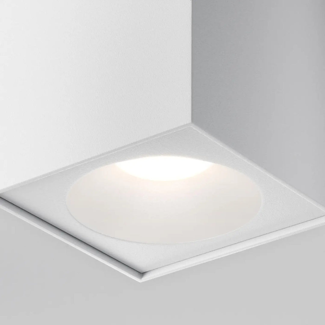 Spot zoom carré en saillie blanc avec éclairage encastré et halo circulaire doux pour intérieur moderne